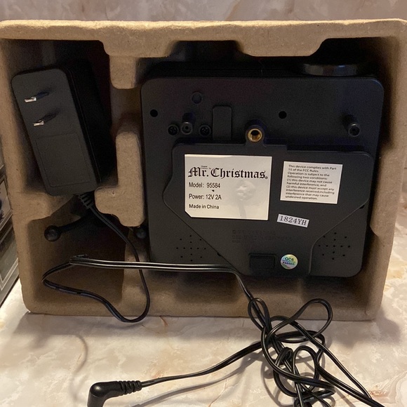 Mr Christmas Virtual Halloween Projector NWT - Picture 2 of 7